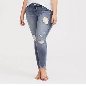16S Torrid Skinny Jean - Distressed Light Wash